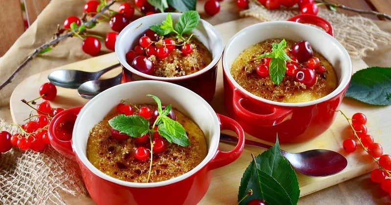 La recette traditionnelle de la crème brûlée à la vanille, expliquée pas à pas